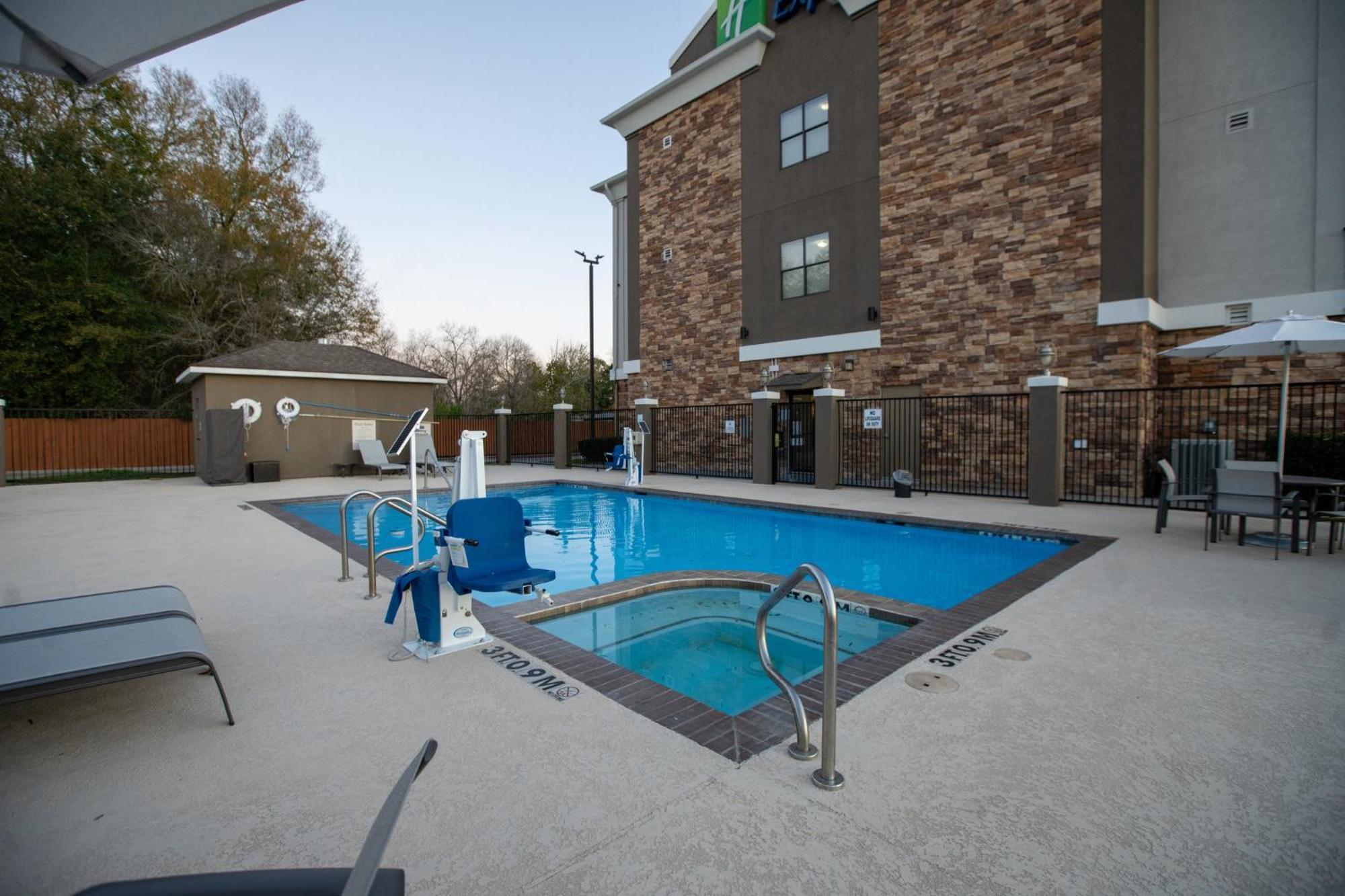 Holiday Inn Express & Suites Cleveland By Ihg Kültér fotó