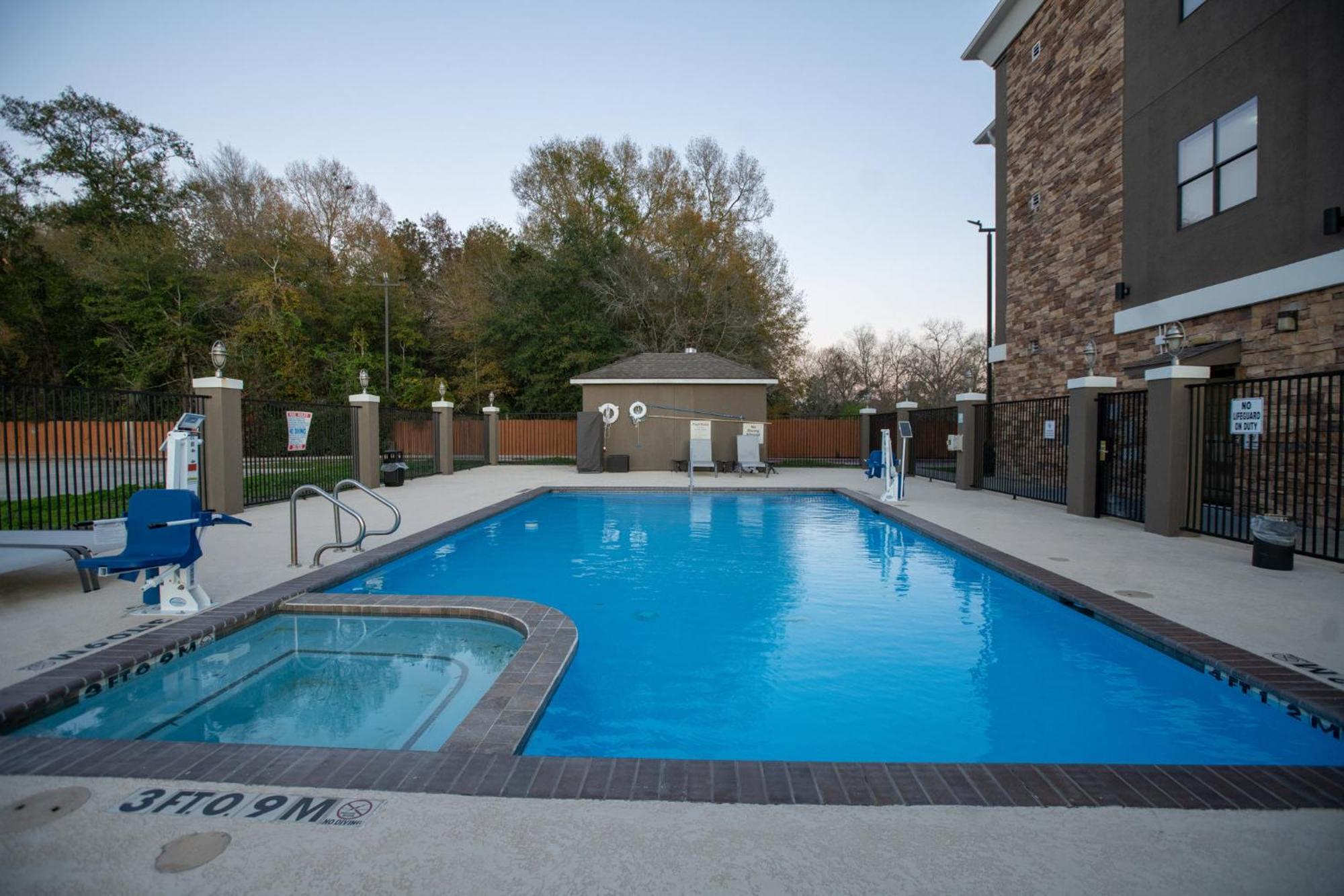 Holiday Inn Express & Suites Cleveland By Ihg Kültér fotó